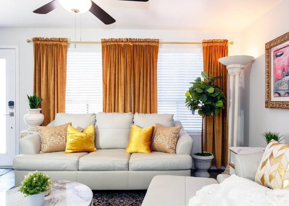 Golden - King Bed & Swimming Pool! Tempe