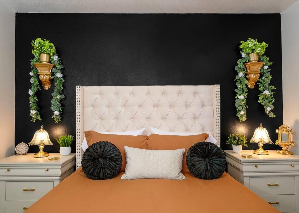 Golden - King Bed & Swimming Pool! Villa *