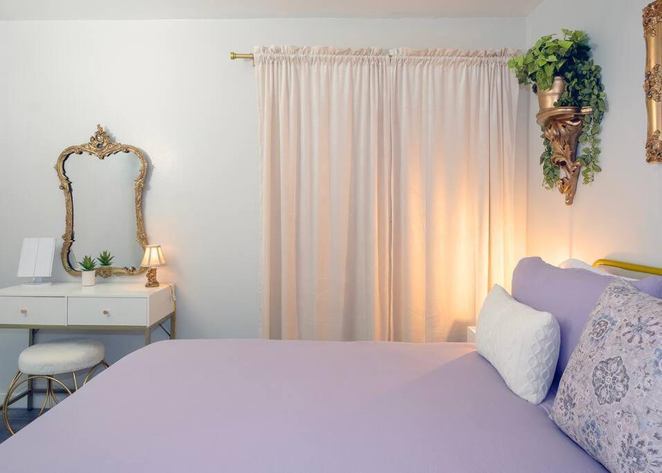 Golden - King Bed & Swimming Pool! Villa *