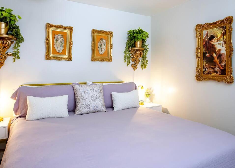 Golden - King Bed & Swimming Pool! Villa *