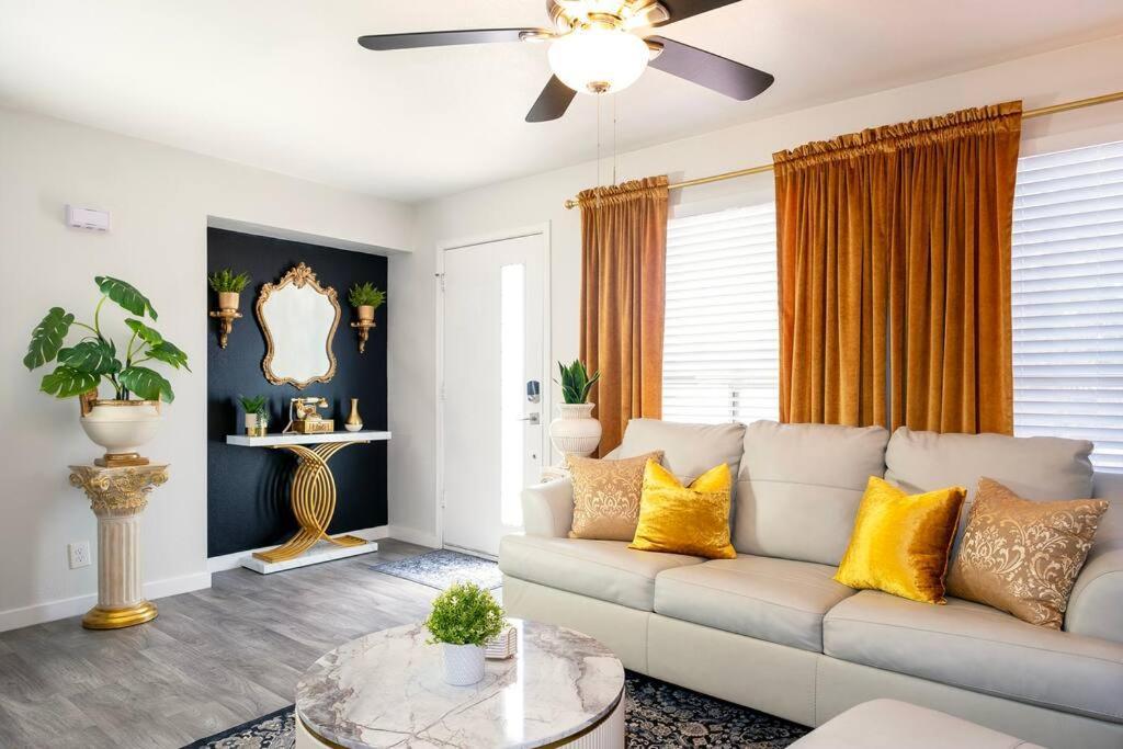 Golden - King Bed & Swimming Pool! * Tempe