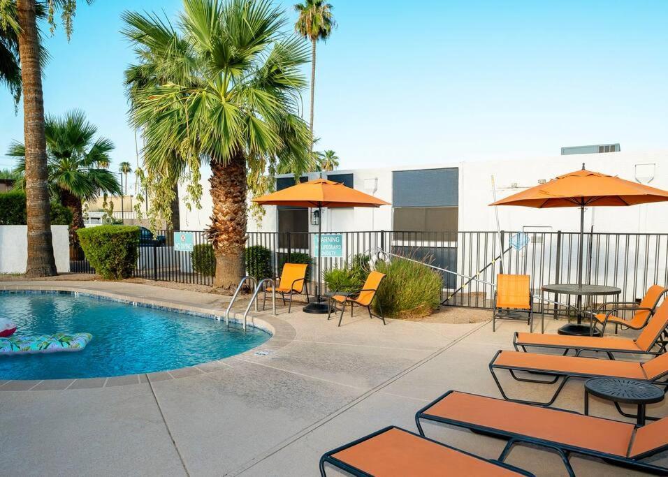 Golden - King Bed & Swimming Pool! Villa Tempe